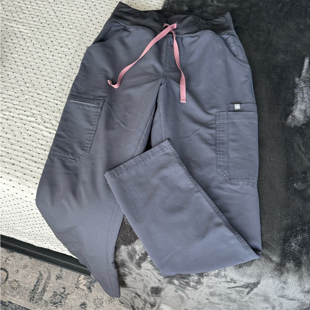 Figs Charcoal Scrub pants size small